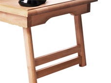 Dřevěný stolek pod notebook